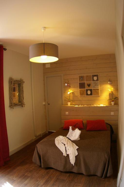 Logis Hotel Le Cheval Noir Argenton Sur Creuse Exterior photo
